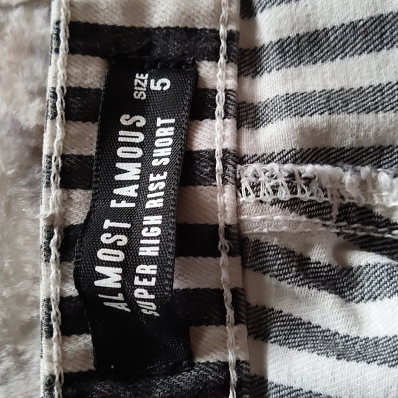 High rise striped jean shorts - Picture 2 of 2